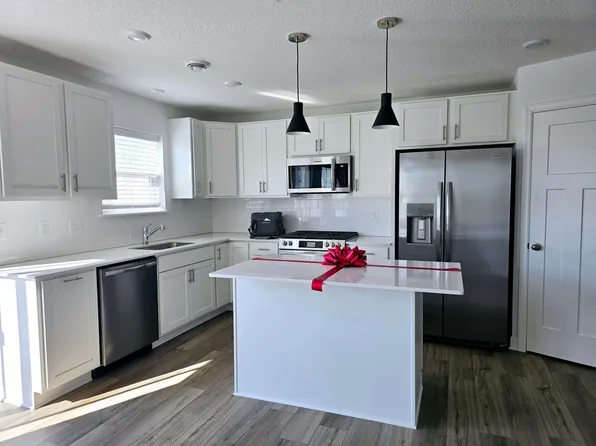 1103 Middlefield Rd, Hamel, MN 55340