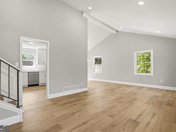 4th image of 640 Bramble Ct