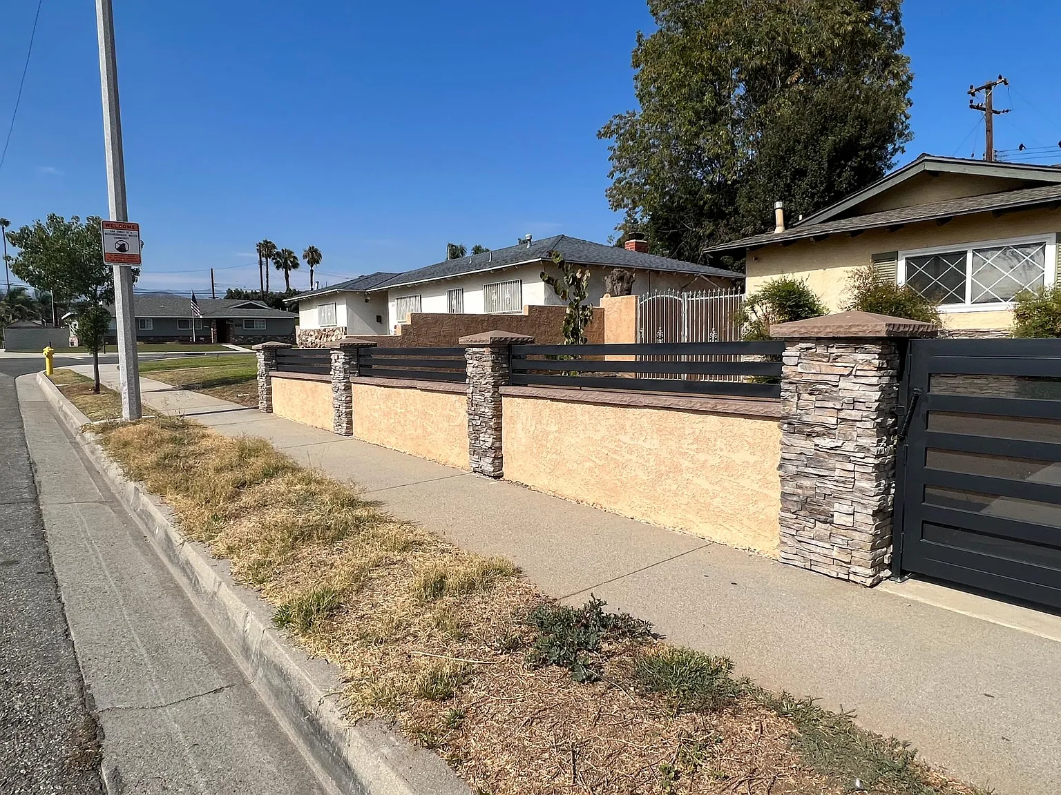 526 S Valley Center Ave — Photo 3