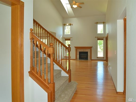 3rd image of 2430 20th Ct NE