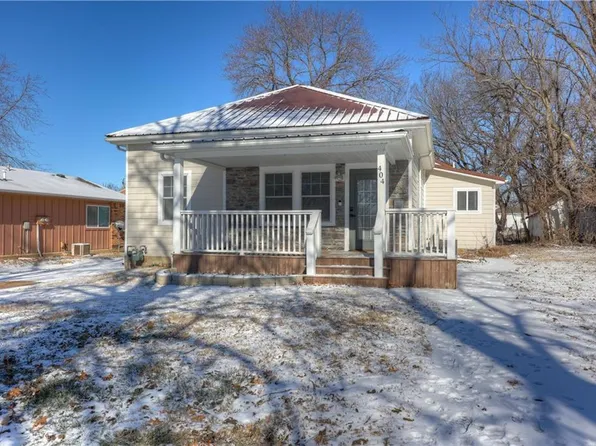 404 W Forest Ave, Girard, KS 66743