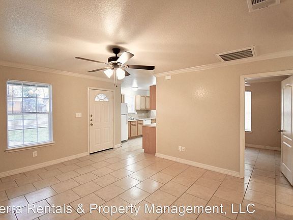 3rd image of 219 W Robin Ln APT 2