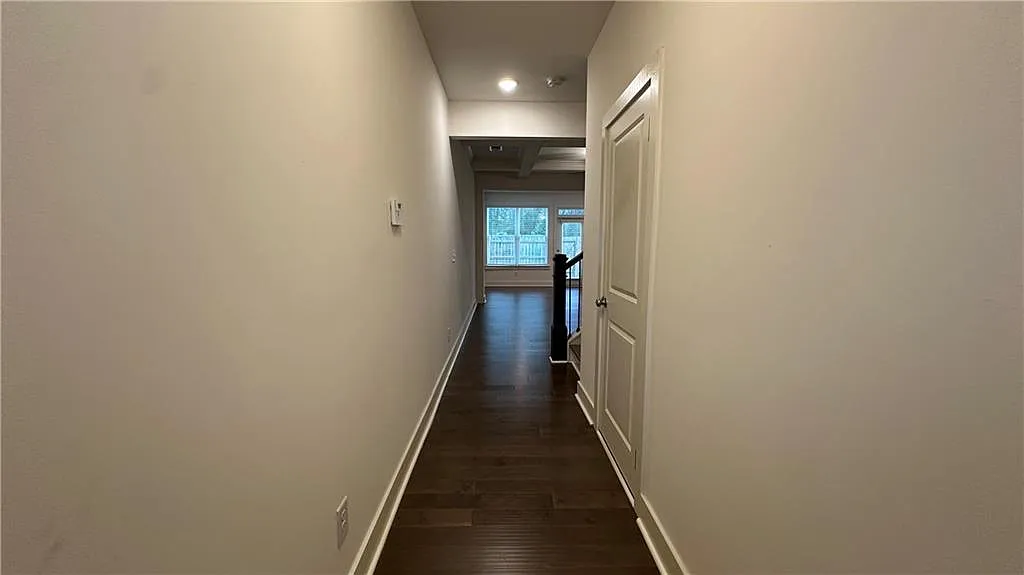 3 bed, 2.5 bath, 1818 sqft, $2,200 — Photo 3