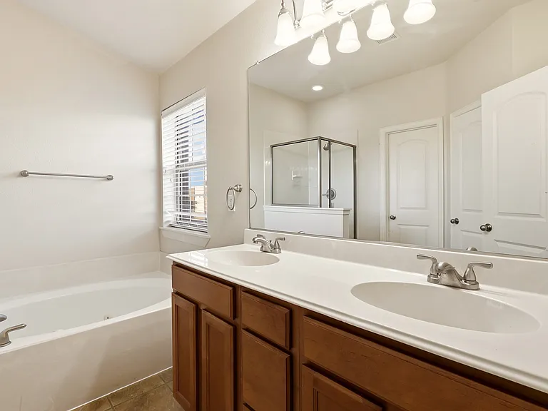 1435 Chase Ln — Photo 14