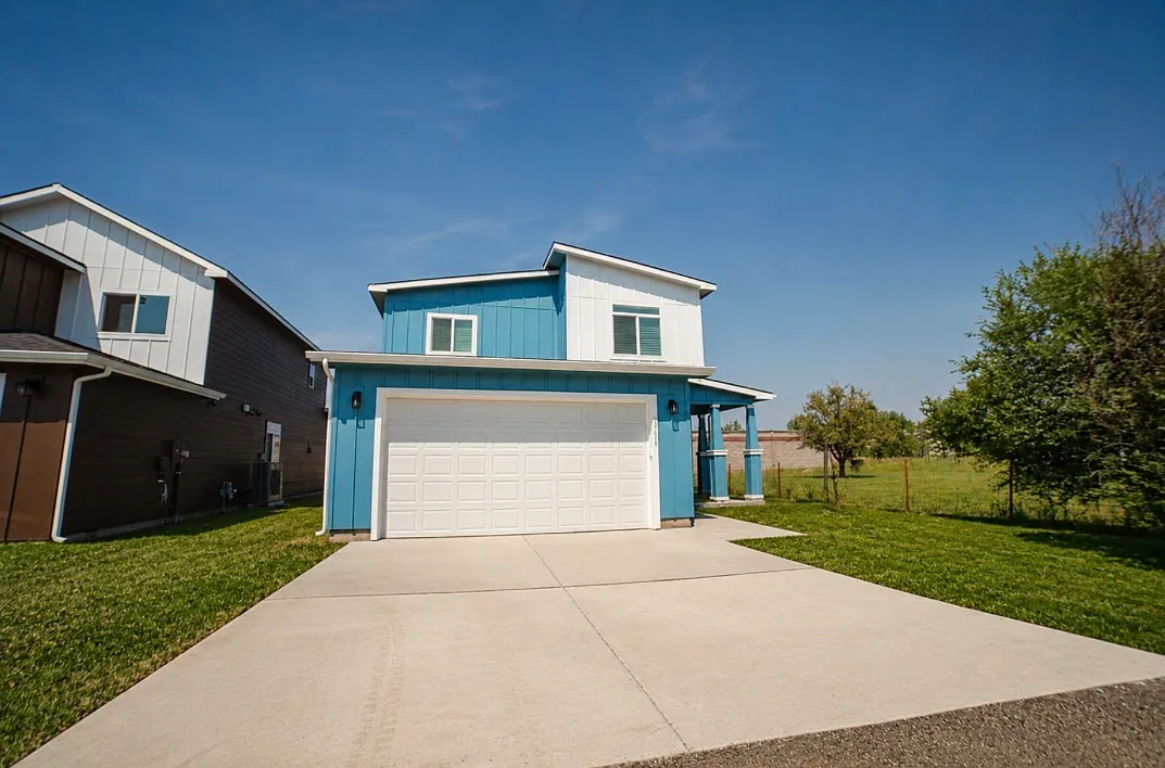 3 bed, 2.5 bath, 1730 sqft, $2,595 — Photo 1