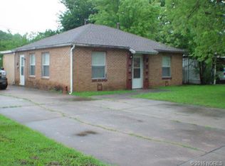 303 SE 4th St, Pryor, OK 74361