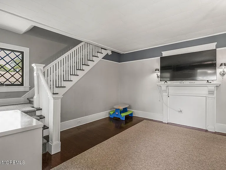 496 W Park Ave — Photo 3