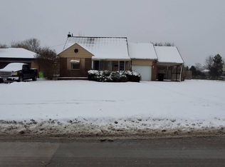 27110 Groveland St, Roseville, MI 48066