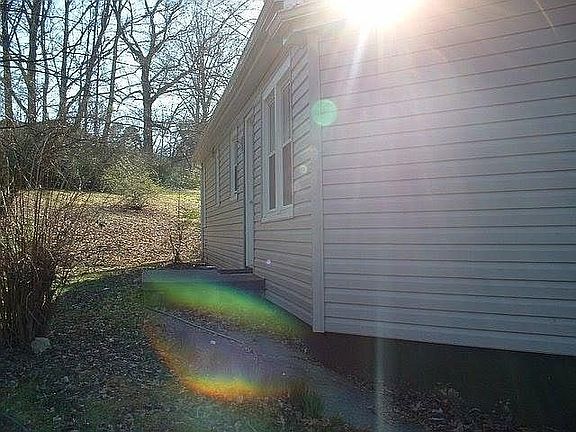 4th image of 1104 Thrush Ln