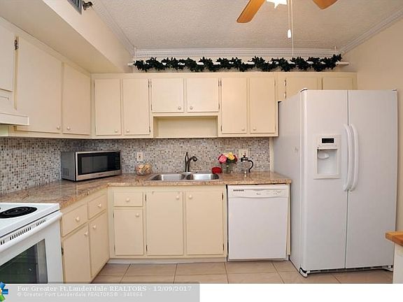 4th image of 919 Hillcrest Dr APT 804