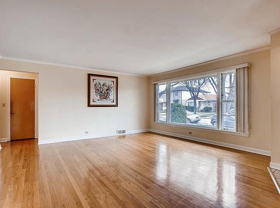 3rd image of 6220 N Kedvale Ave