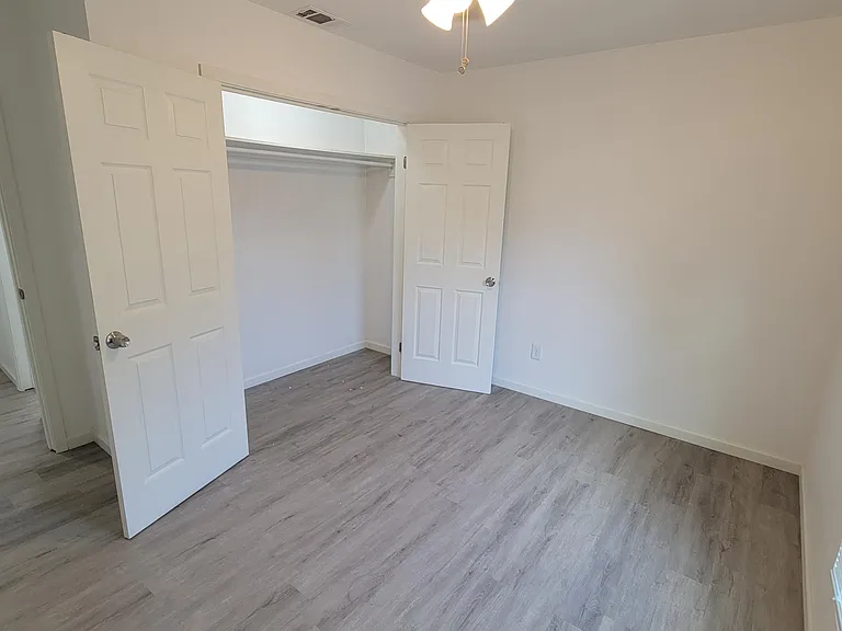 301 Robbins St — Photo 8