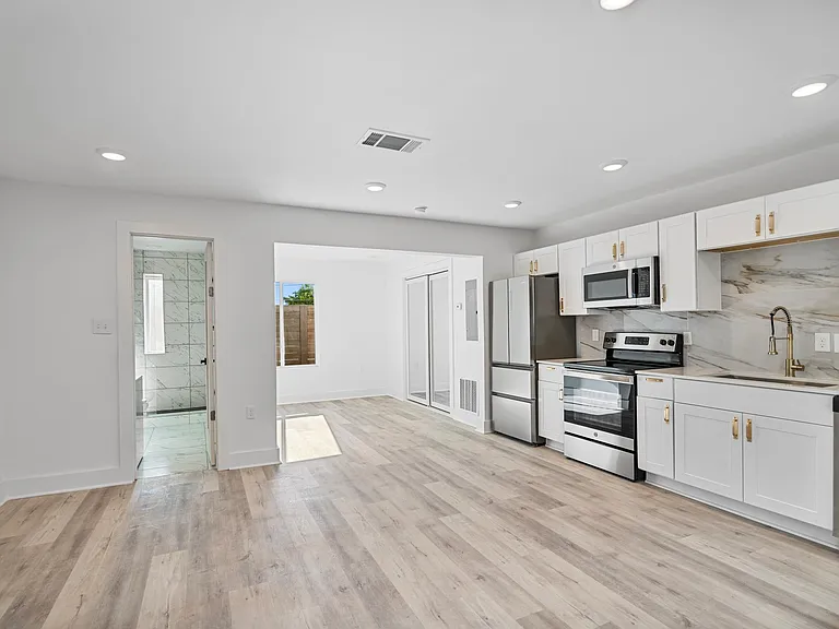 5014 San Jacinto St #106 — Photo 1