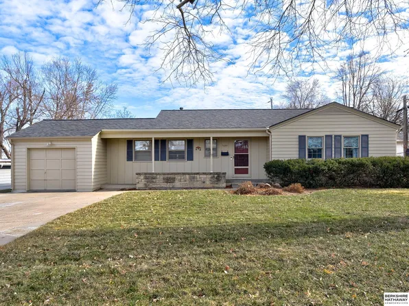 7600 Sunset Dr, Ralston, NE 68127