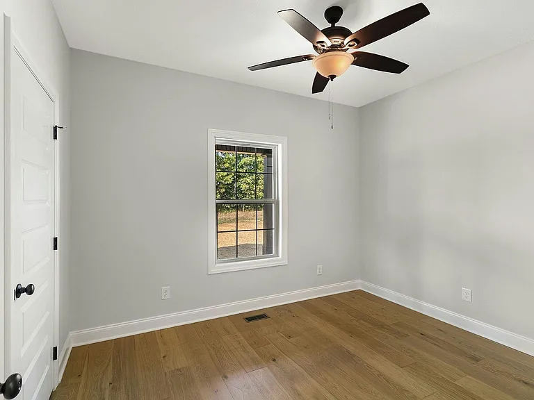 303 Lee Ln — Photo 14
