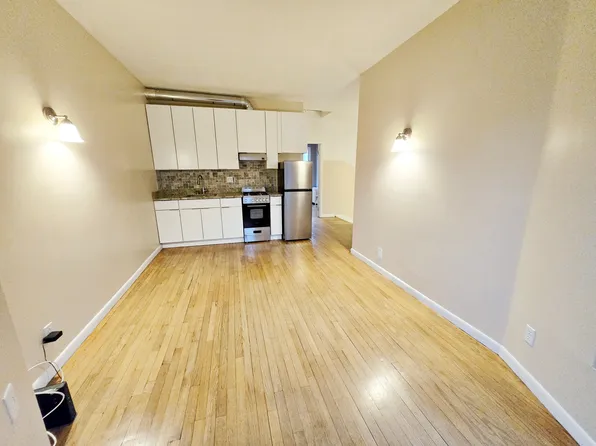 11-60 Welling Court image 1 of 9