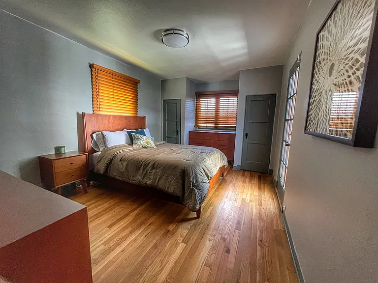 109 Wellesley Dr SE — Photo 3