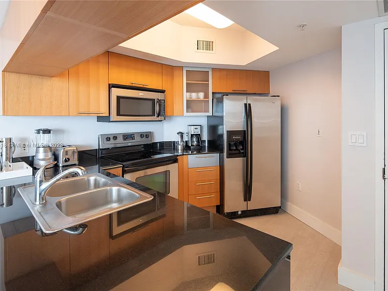 1750 N Bayshore Dr #2602 — Photo 5