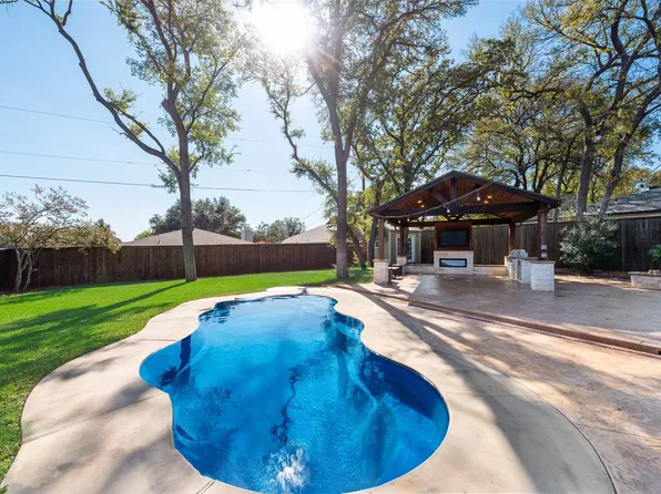 8412 Timberline Ct, North Richland Hills, TX 76182
