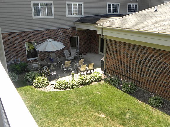 3rd image of 605 Barrington Ave APT 156