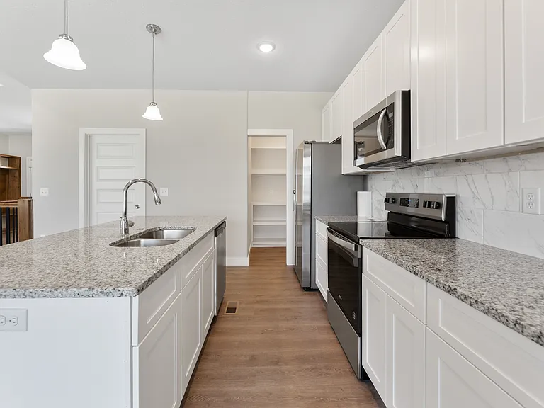 726 E Elmwood St — Photo 4