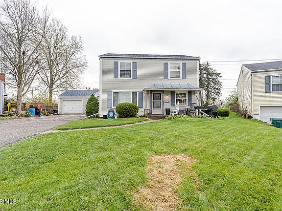 2nd image of 3692 Lakepointe Dr