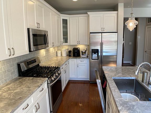 Kitchen, stainless steel appliances, X-large sink