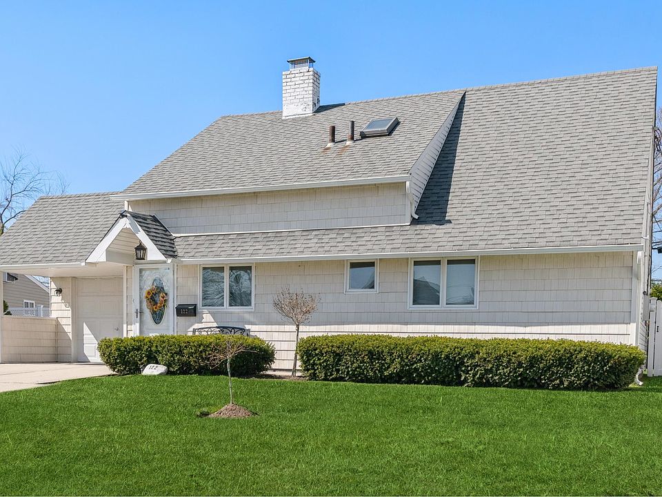 1st image of 122 Sprucewood Dr