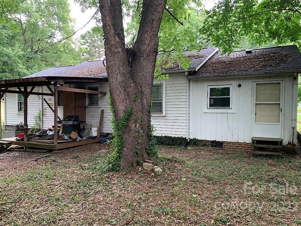 2nd image of 4101 Howie Cir