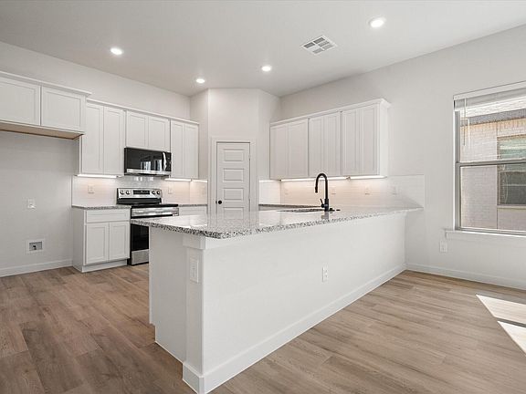 5th image of 10502 Beaufort Ave