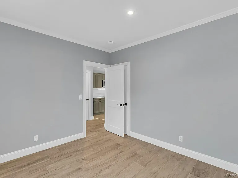 156 W Broadway #3 — Photo 17