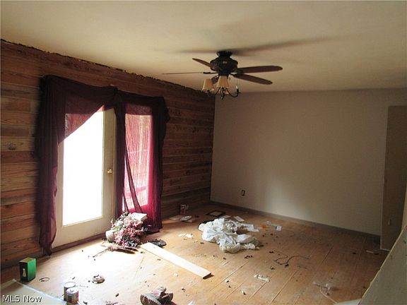 2nd image of 5575 Center Rd