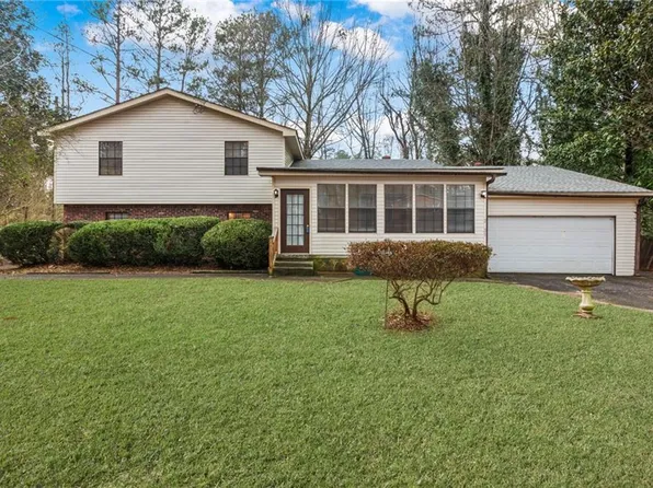 2325 Lago Dr, Jonesboro, GA 30236