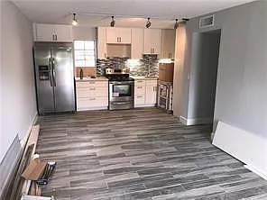 2 bed, 1.0 bath, 725 sqft, $2,000 — Photo 3