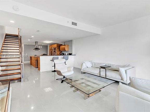 5th image of 2950 NE 188th St APT 315