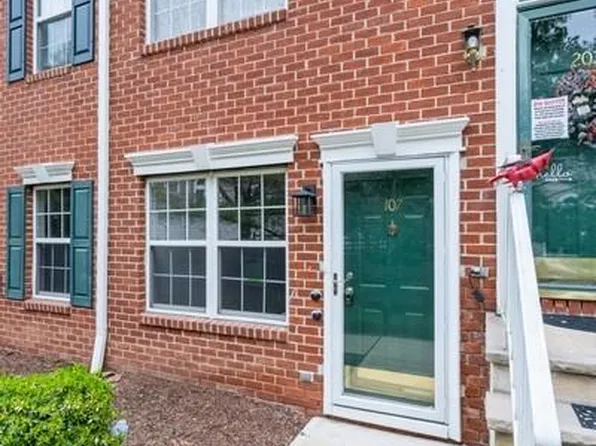 107 Moore Ct, Pennington, NJ 08534