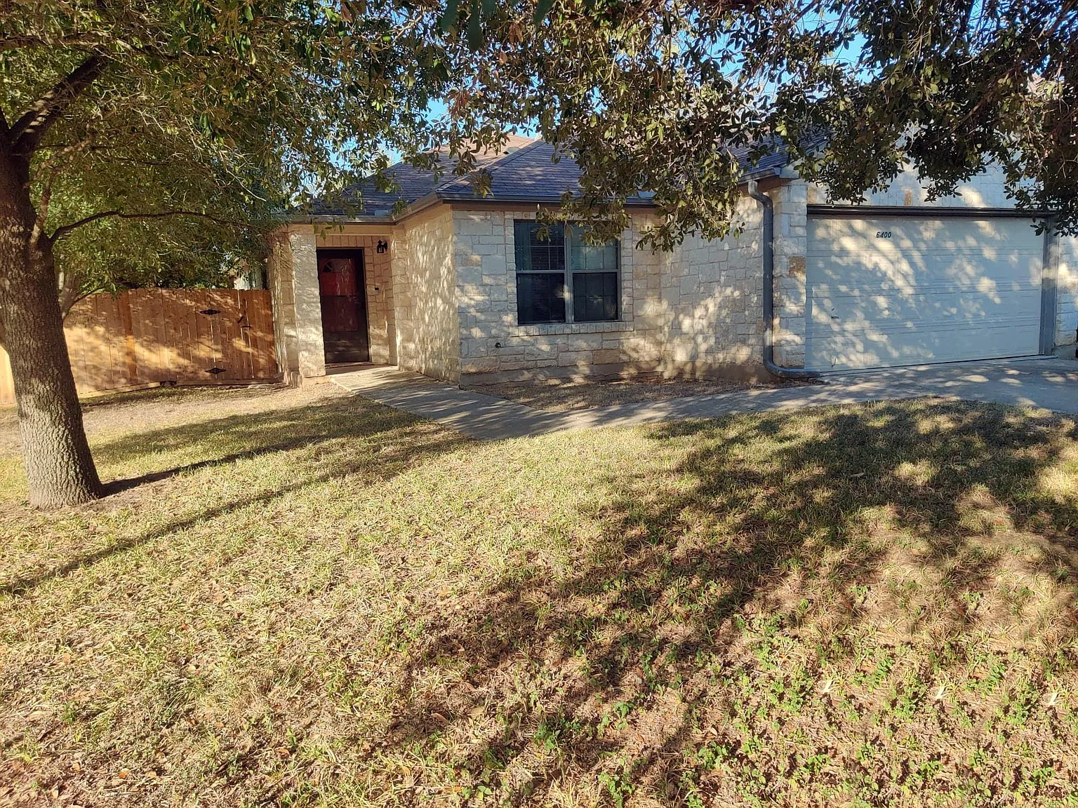 4 bed, 2.0 bath, 1692 sqft, $2,600 — Photo 1