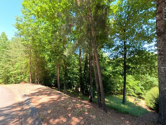 3rd image of 119 Woods Dr