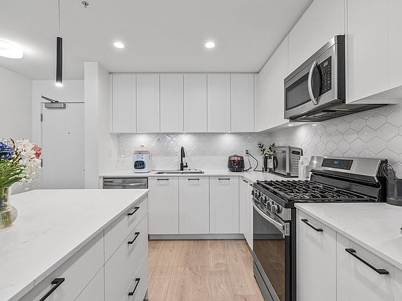 3rd image of 20052 83a Ave #210
