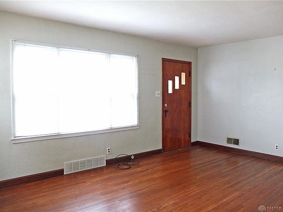 4th image of 3211 Oakmont Ave