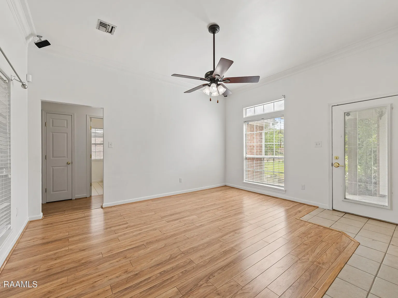3 bed, 2.0 bath, 1397 sqft, $1,800 — Photo 4