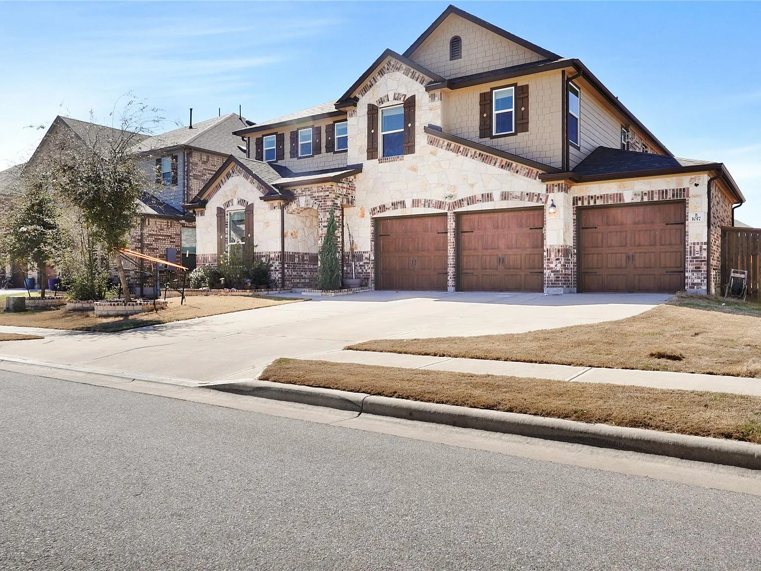 5 bed, 3.5 bath, 3655 sqft, $3,300 — Photo 3