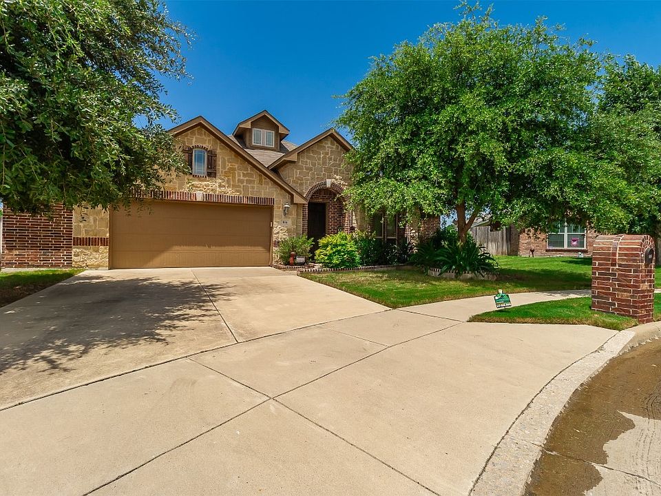 1st image of 804 Forest Heights Dr