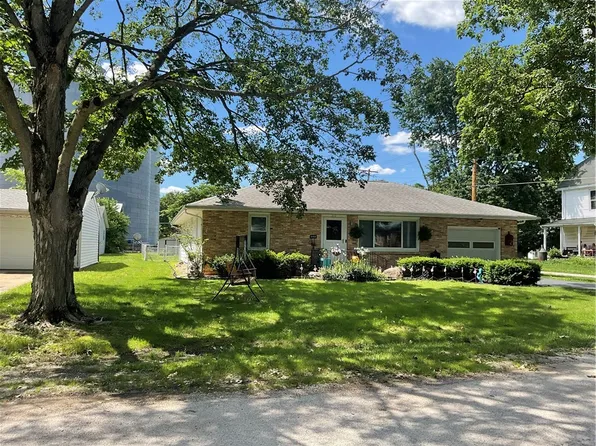 217 W Madison St, Moweaqua, IL 62550