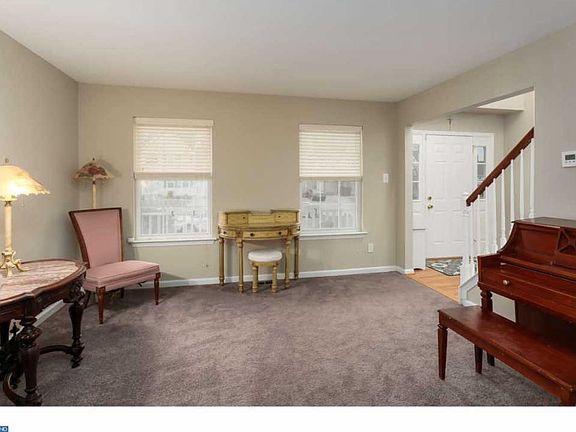 4th image of 80 Annapolis Dr