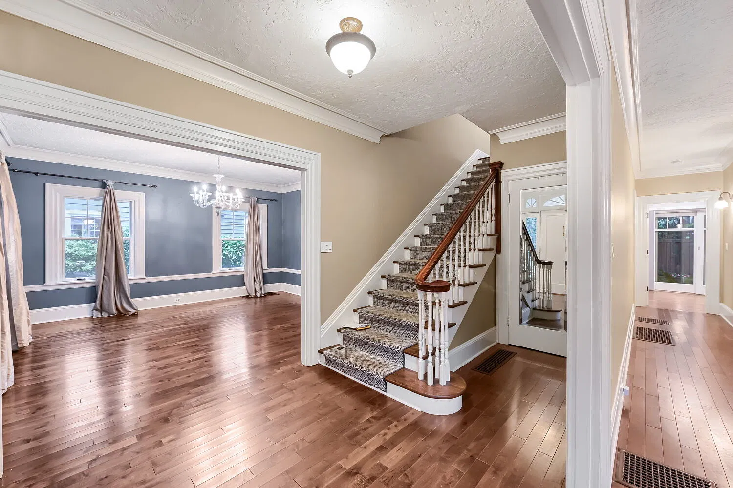 4 bed, 4.5 bath, 3589 sqft, $5,800 — Photo 1