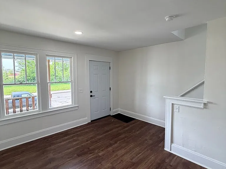726 Frebis Ave — Photo 3