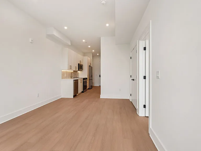 20 West — Photo 153