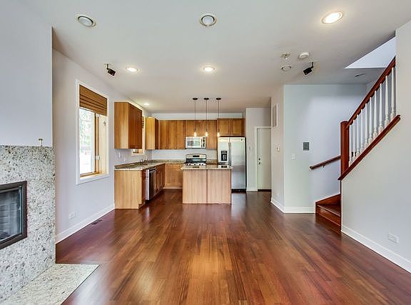 3rd image of 2200 W Huron St #1R