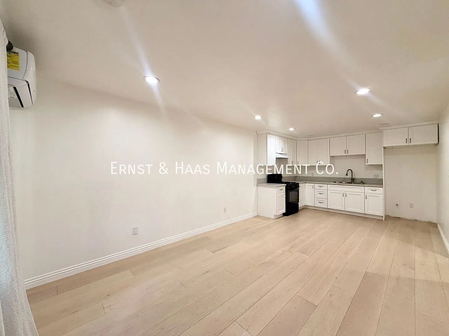 Charming 1-Bedroom, 1-Bathroom Home in Long Beach! — Photo 3